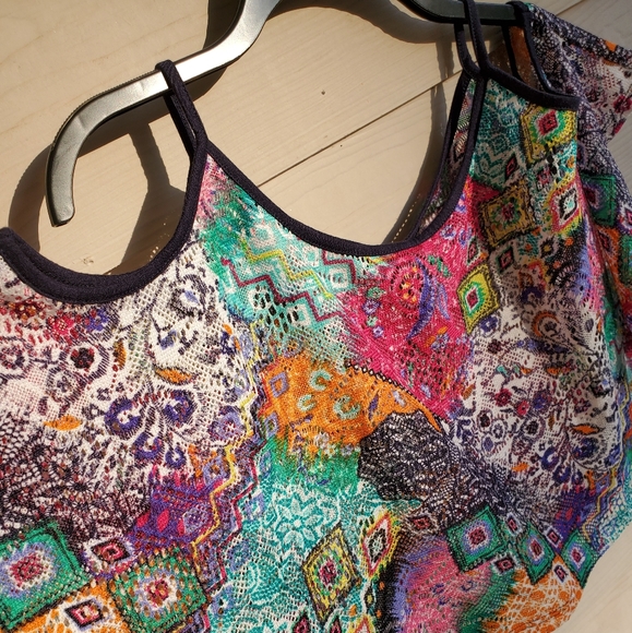 ALMOST FAMOUS Eclectic Graphic Woven Multicolored Cold-shoulder Boho Crop Top - Picture 6 of 13